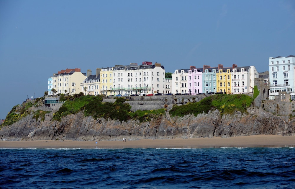 The Panorama - carbon neutral hotel in Tenby