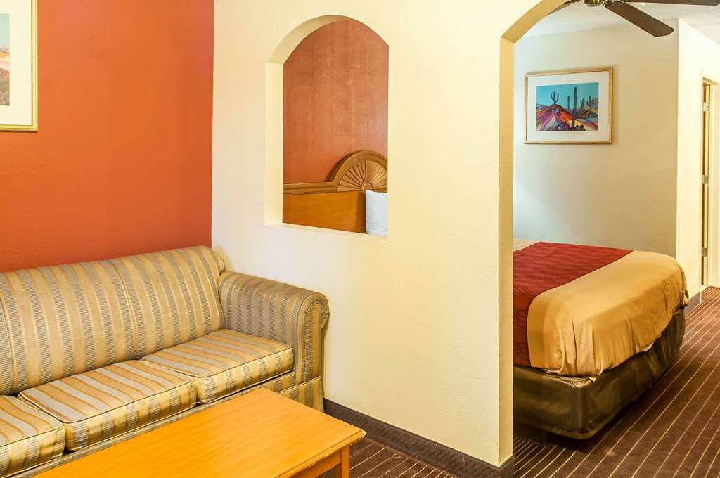 Econo Lodge West Coors Blvd - photo 28