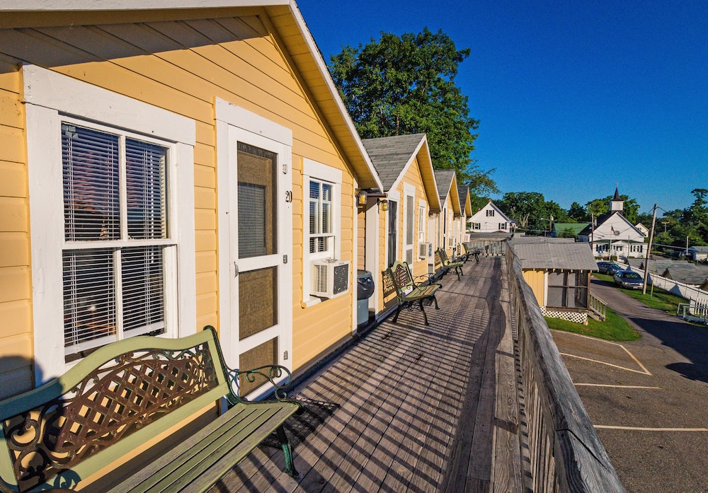 Half Moon Motel & Cottages - photo 42
