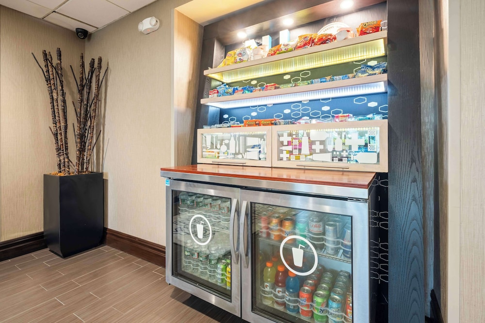 Hampton Inn Ridgefield Park - photo 59