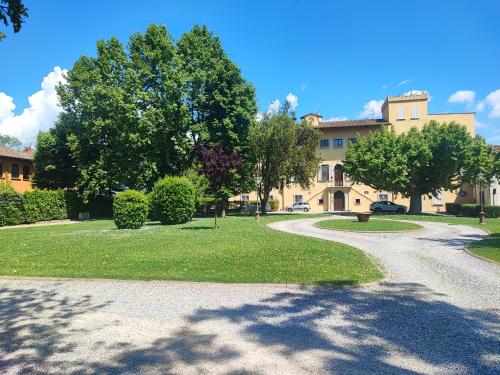 Appartamento in Villa Aulla — 4-Star Luxury Hotel in Pontedera, Italy