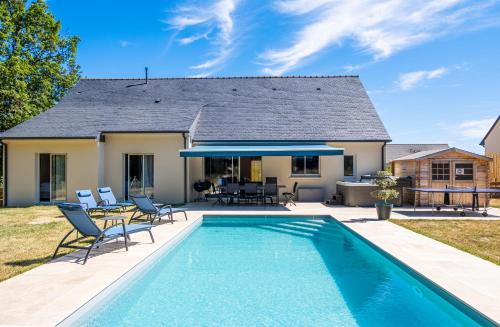 Gîte la Seigneurie Piscine & SPA in Saumur, France