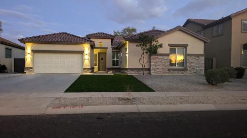 Spacious 5 BD Luxury Getaway Near Westgate — 4-Star Luxury Hotel in Glendale, United States