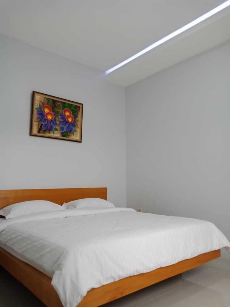 Villa Fahim 2 Puncak 4 Bedroom — Caringin — photo 3