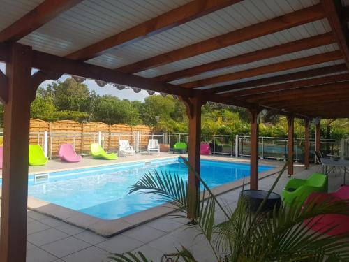 Maison charmante à Le Moule avec piscine partagée — 4-Star Luxury Hotel in Le Moule, Guadeloupe