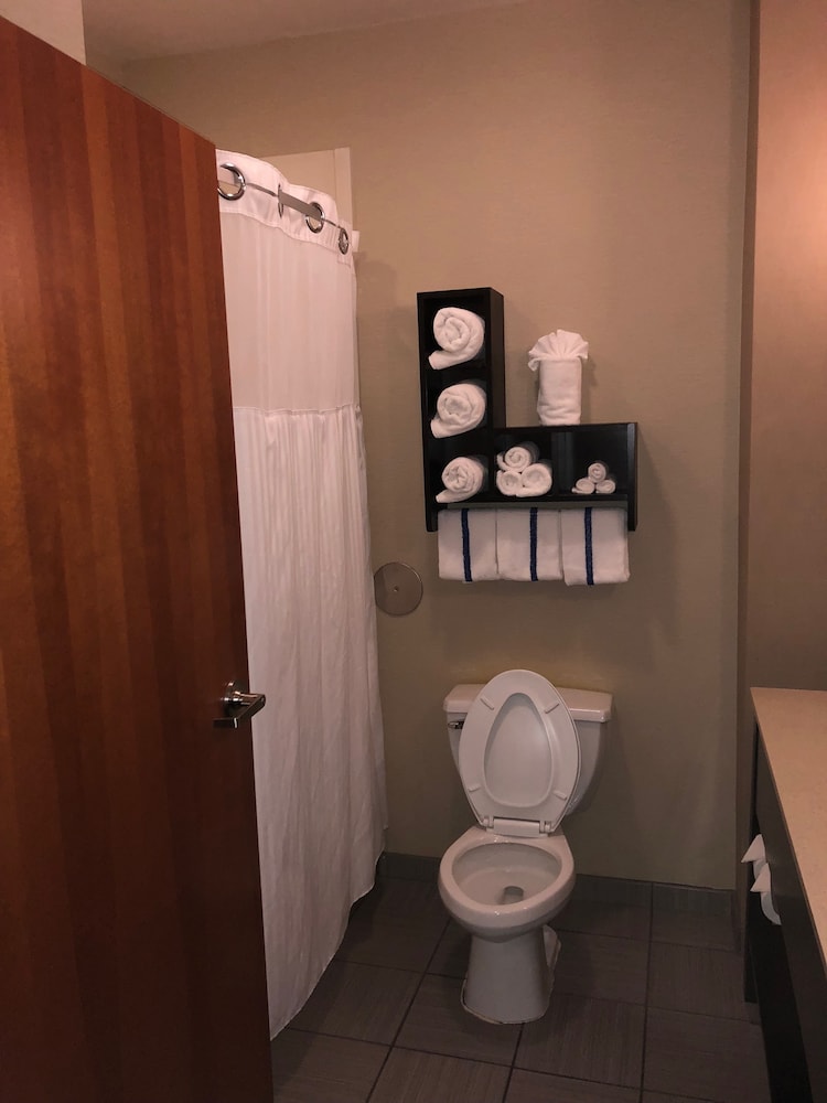 Country View Inn & Suites - photo 22