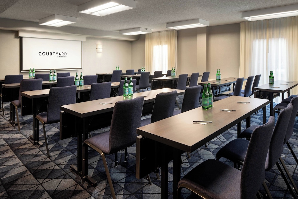 Courtyard by Marriott Bakersfield - photo 34