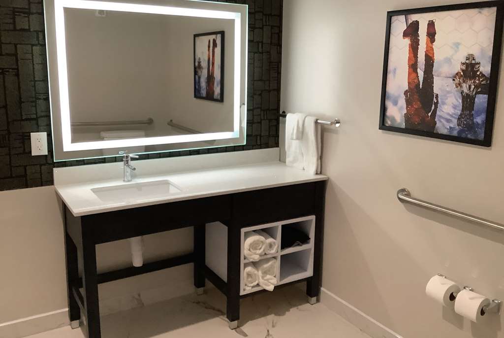 La Quinta Inn & Suites by Wyndham Corpus Christi Southeast - photo 17
