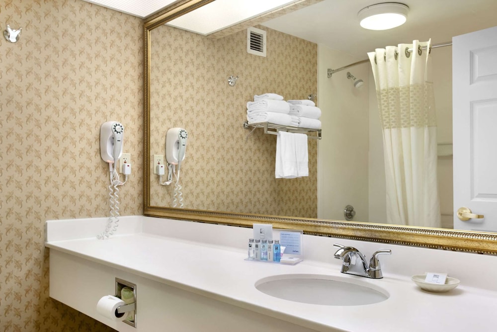 Hampton Inn & Suites Providence Warwick Airport - photo 26