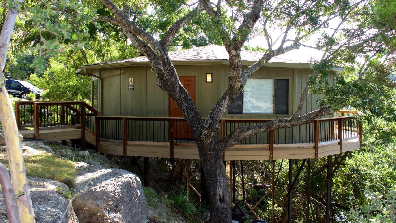 Lakefront Bungalow with Community PoolHot Tub #4 — 4-Star Luxury Hotel in Lakeway, United States