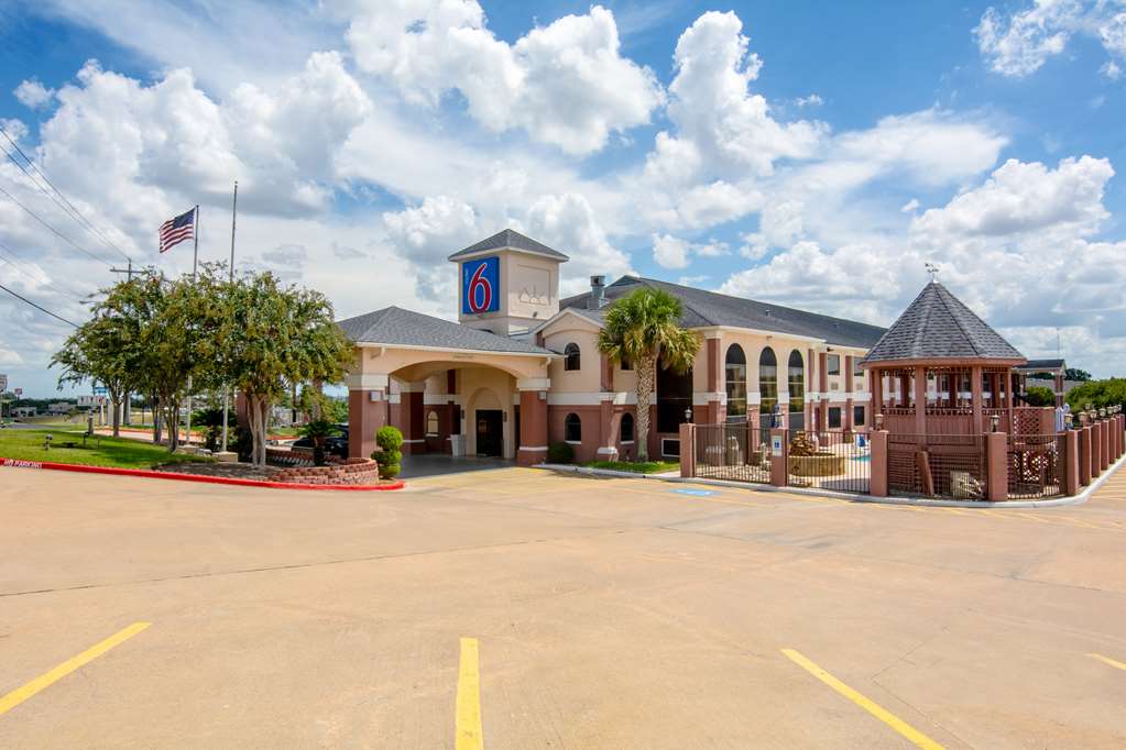 Motel 6 Brenham TX - featured photo