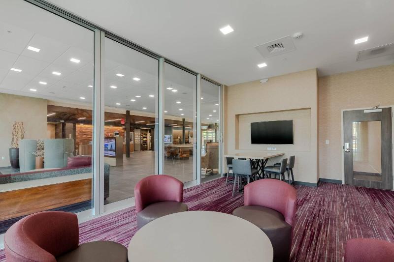 Courtyard by Marriott Savannah Airport - photo 84