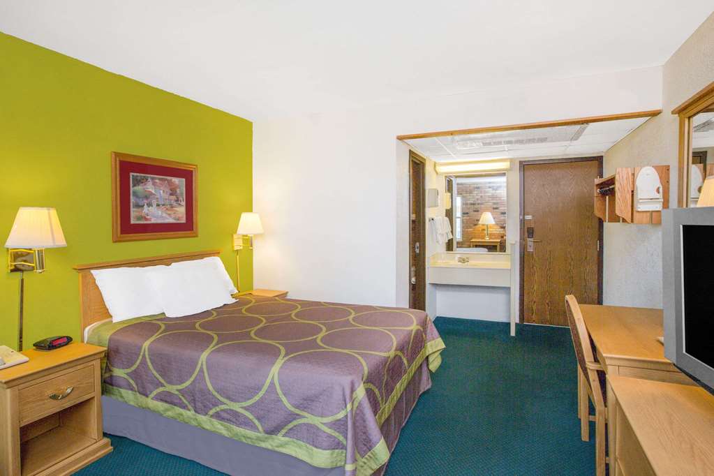 Super 8 by Wyndham Blytheville - photo 12