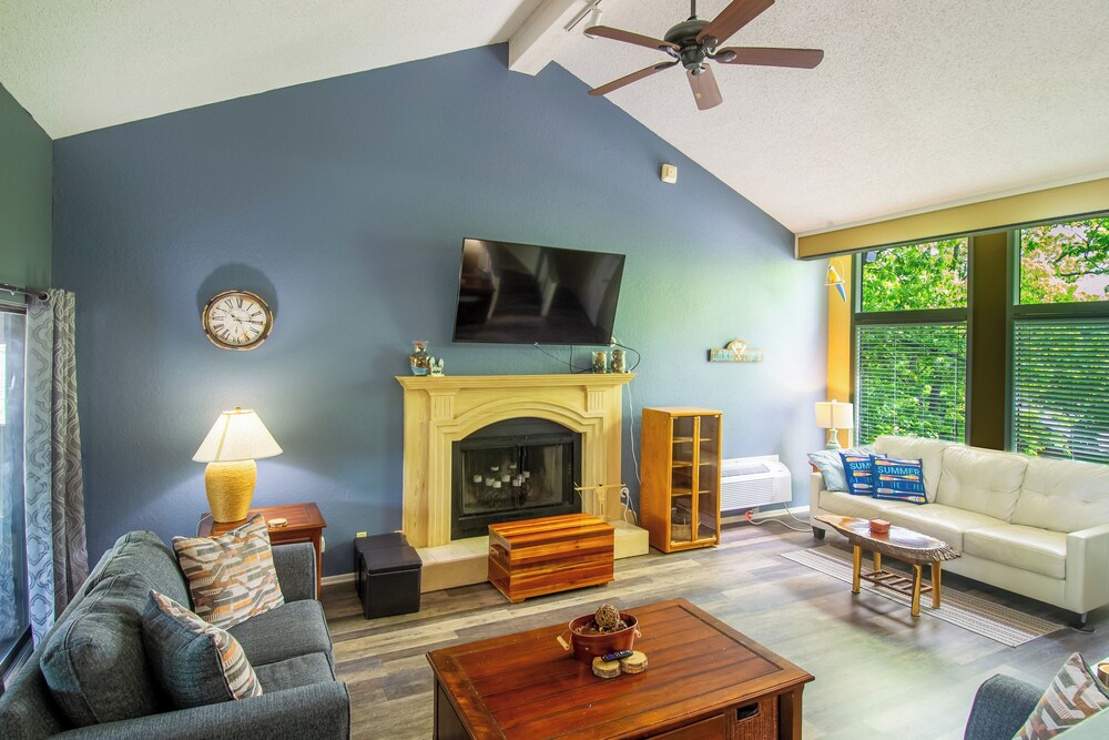 1 Mi to Margaritaville Resort: Cottage w Fire Pit - photo 3