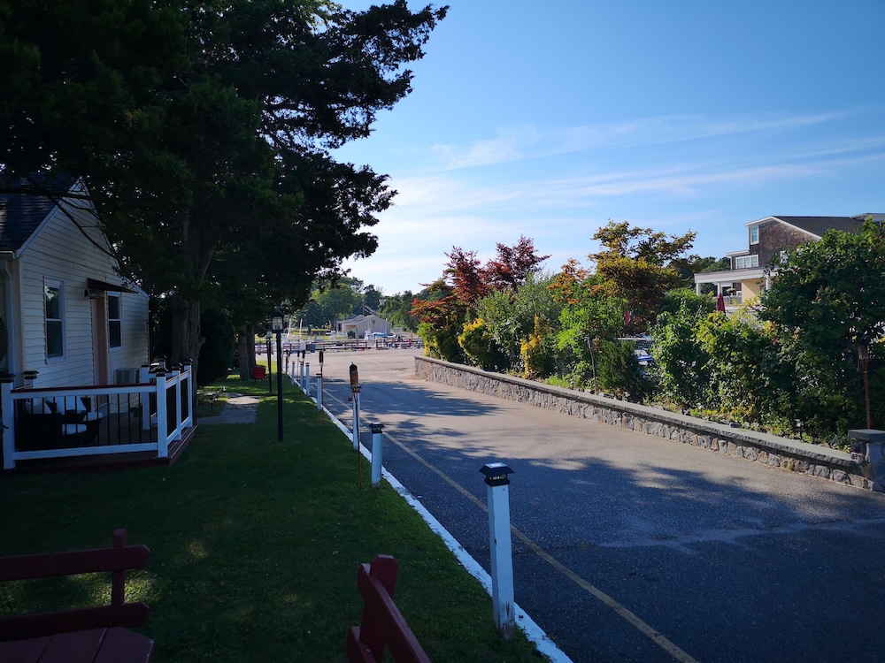 Baywatch Hotel & Marina - photo 37