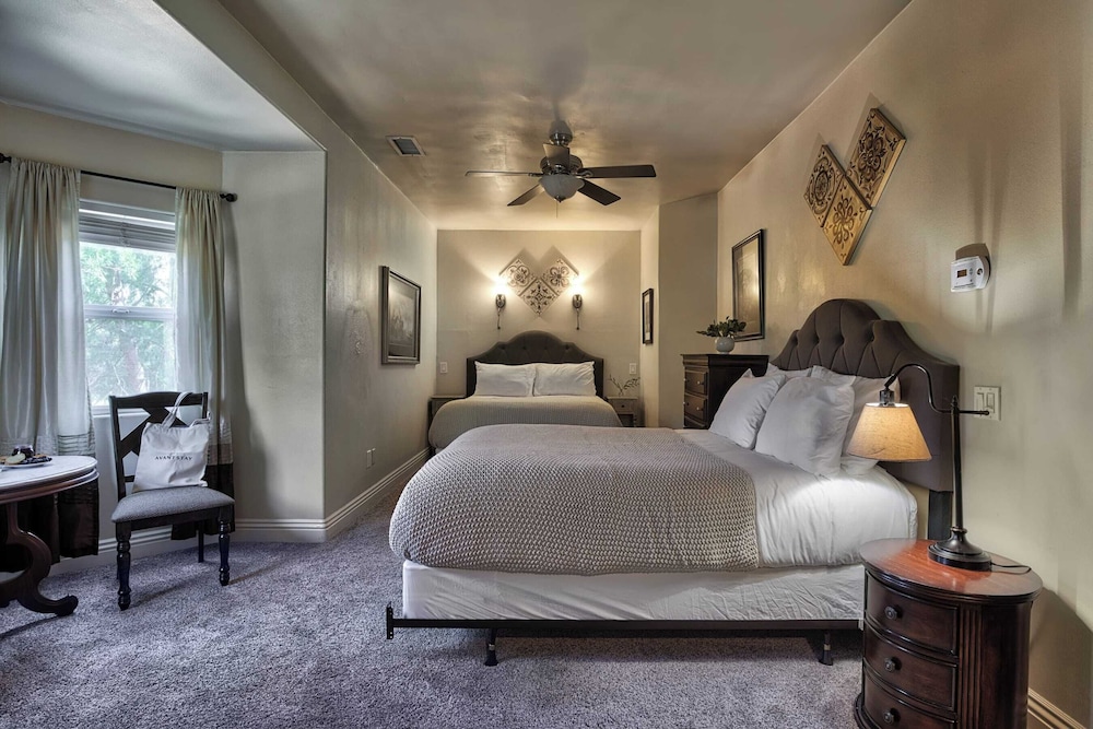 Sleeps 20 Vineyard Estate w Resort Pool Spa Game Room Wilson Creek Manor by AvantStay - photo 27