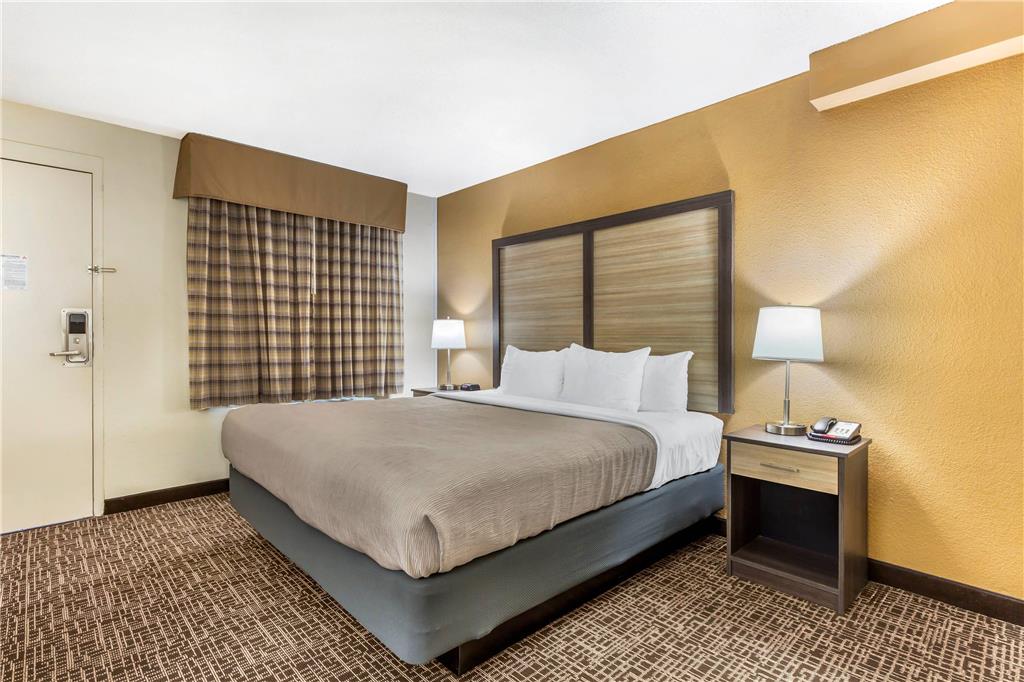 Quality Inn & Suites Spring Lake Fayetteville near Fort Bragg - photo 30
