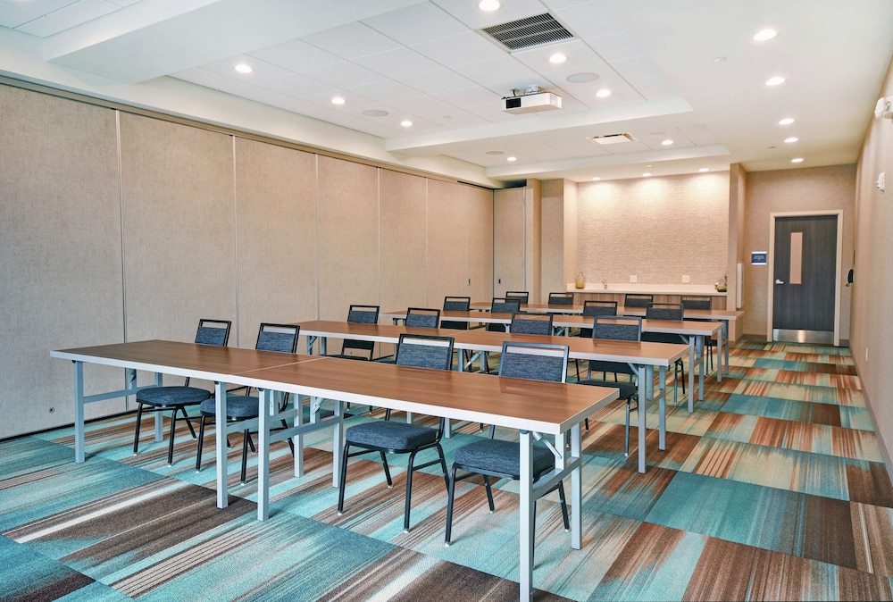 Home2 Suites by Hilton Beloit - photo 36