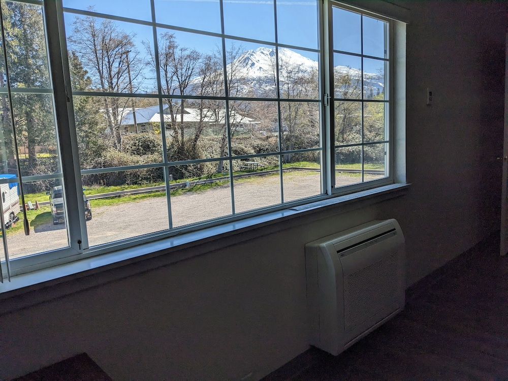 Hi Lo Motel Cafe and RV Park - photo 26