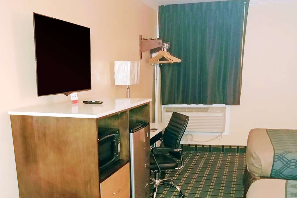 Econo Lodge Milldale Southington - photo 20
