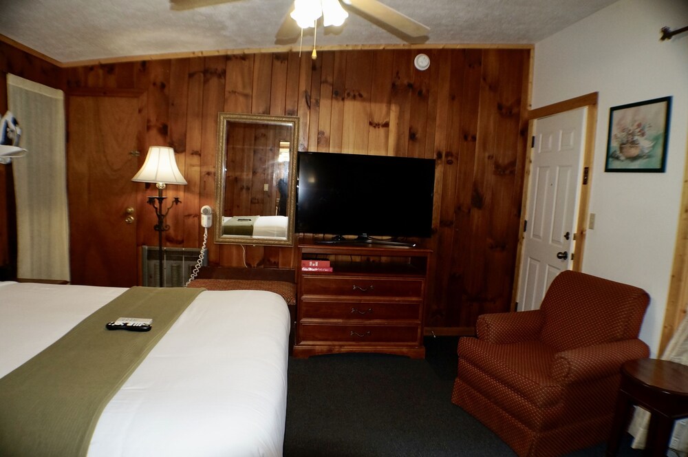 CedarWood Inn - photo 31