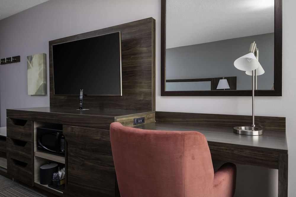 Hampton Inn Conyers - photo 18