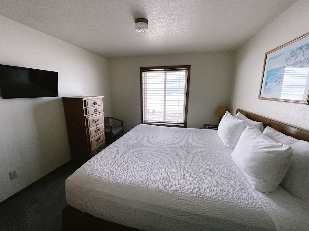 The Sandcastle Beachfront Hotel - photo 14