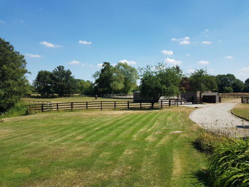 Waterside Shepherds Hut