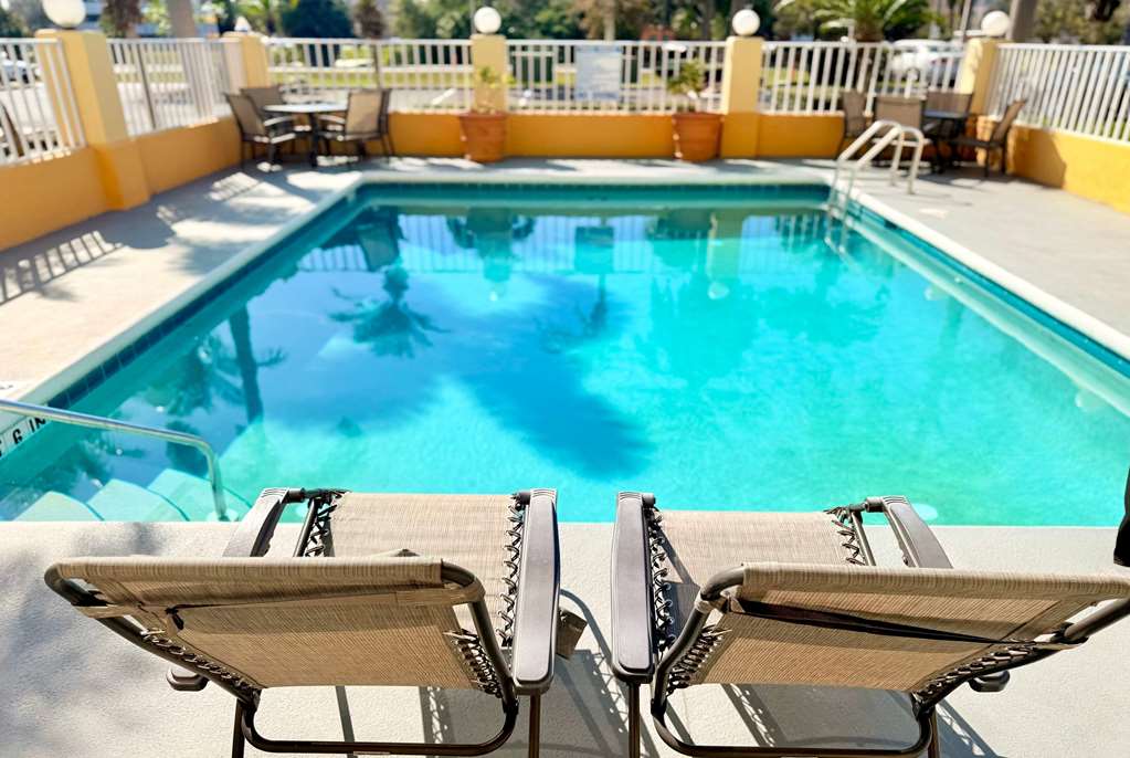 La Quinta Inn & Suites by Wyndham Orlando Universal area - photo 4