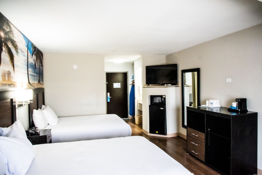 Days Inn by Wyndham Panama City Callaway - photo 5