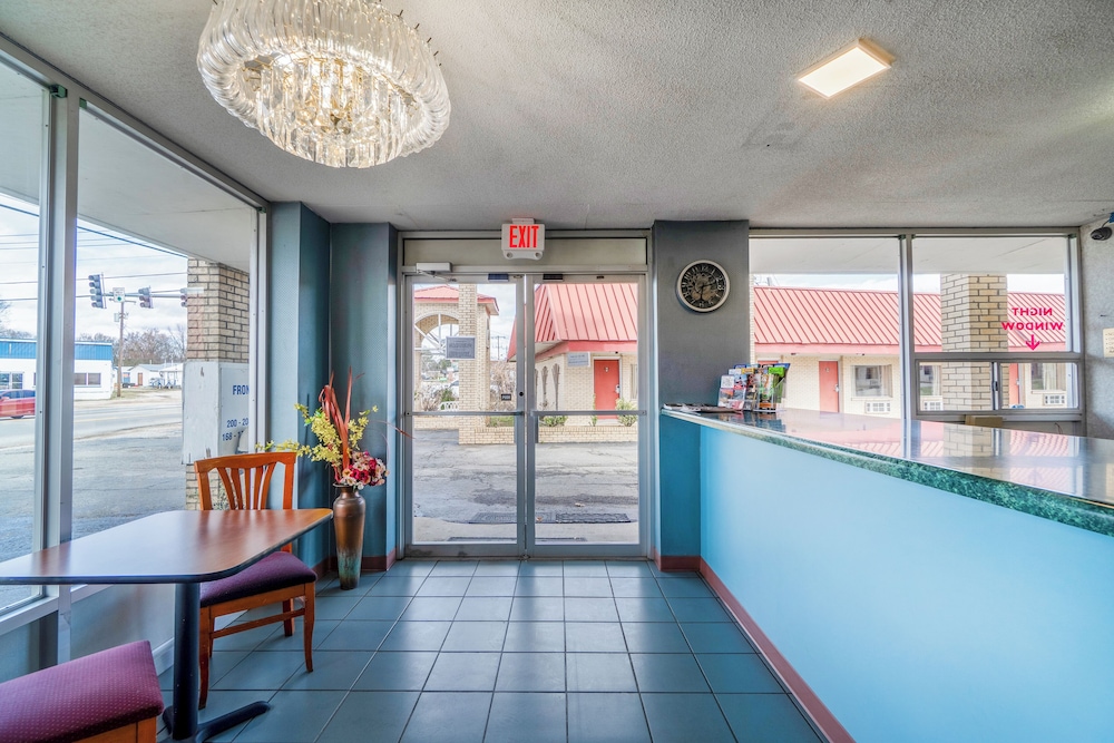 Ozark Junction mountain view by OYO - photo 24
