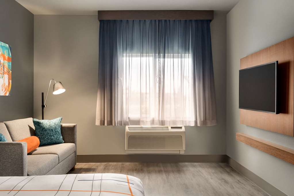La Quinta Inn & Suites by Wyndham Springfield - photo 26