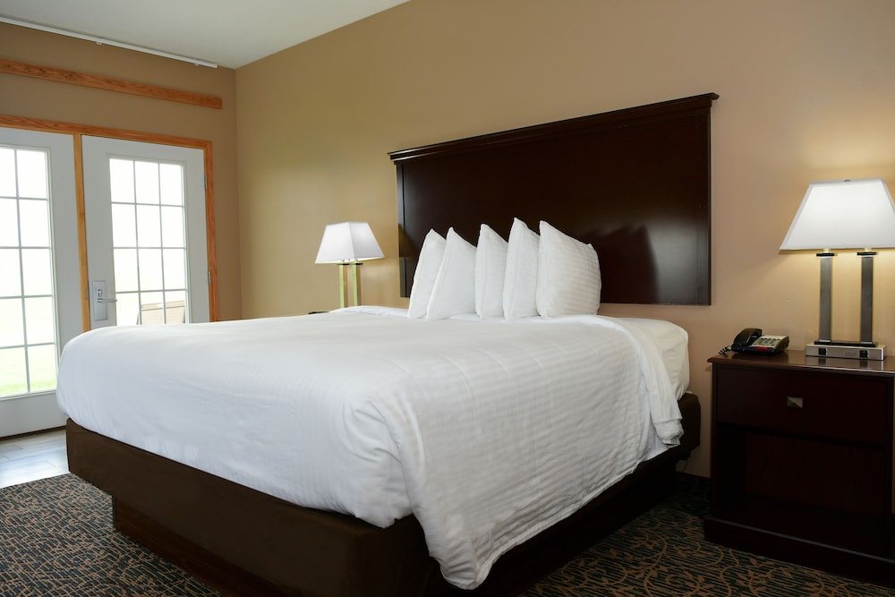 Cobblestone Inn & Suites Denison Majestic Hills - photo 12