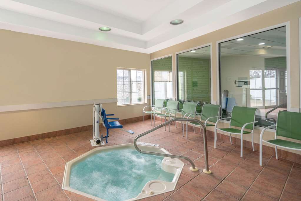 La Quinta Inn & Suites by Wyndham Latham Albany Airport - photo 6