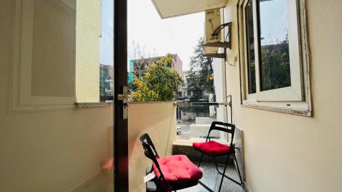 BluO Studio DLF CyberCity Kitchen Balcony Lift