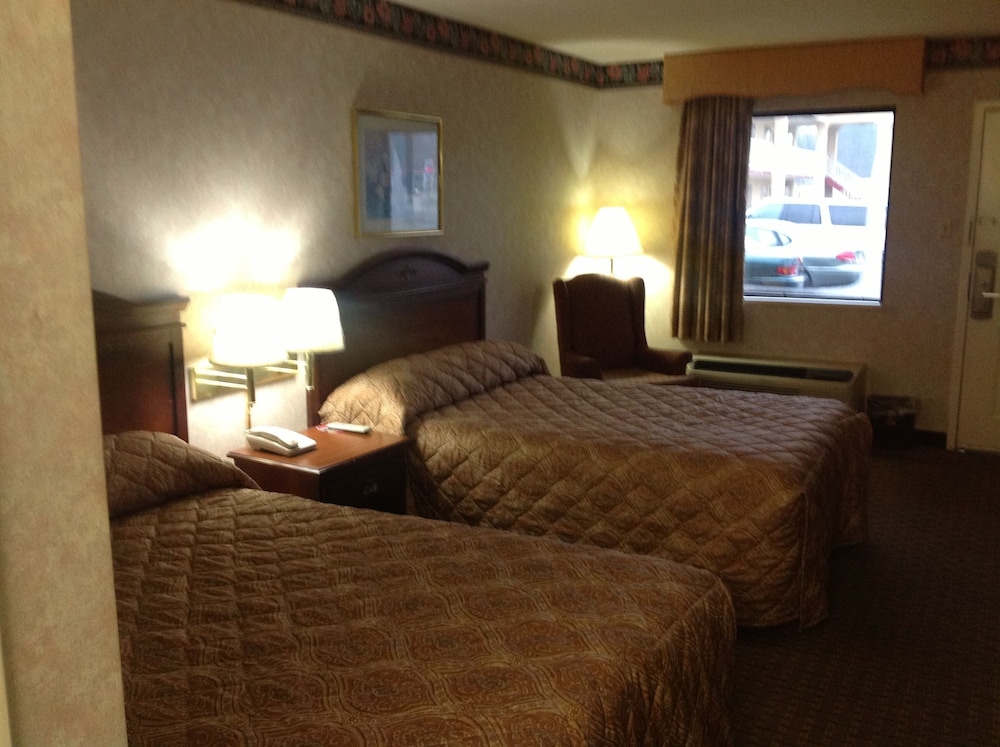 Colonial Inn & Suites Airport Graceland - photo 14
