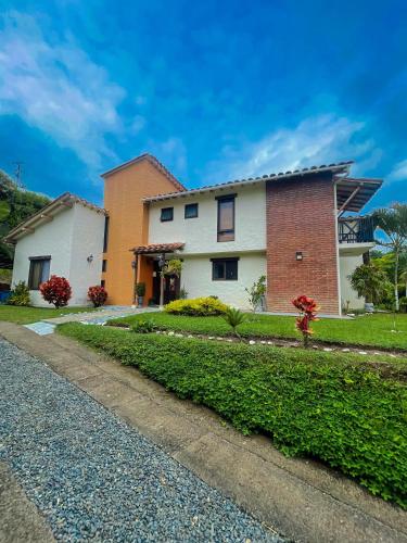 Villa exclusiva en Fincas Panaca privacidad con Piscina y Jacuzzi — 4-Star Luxury Hotel in Quimbaya, Colombia
