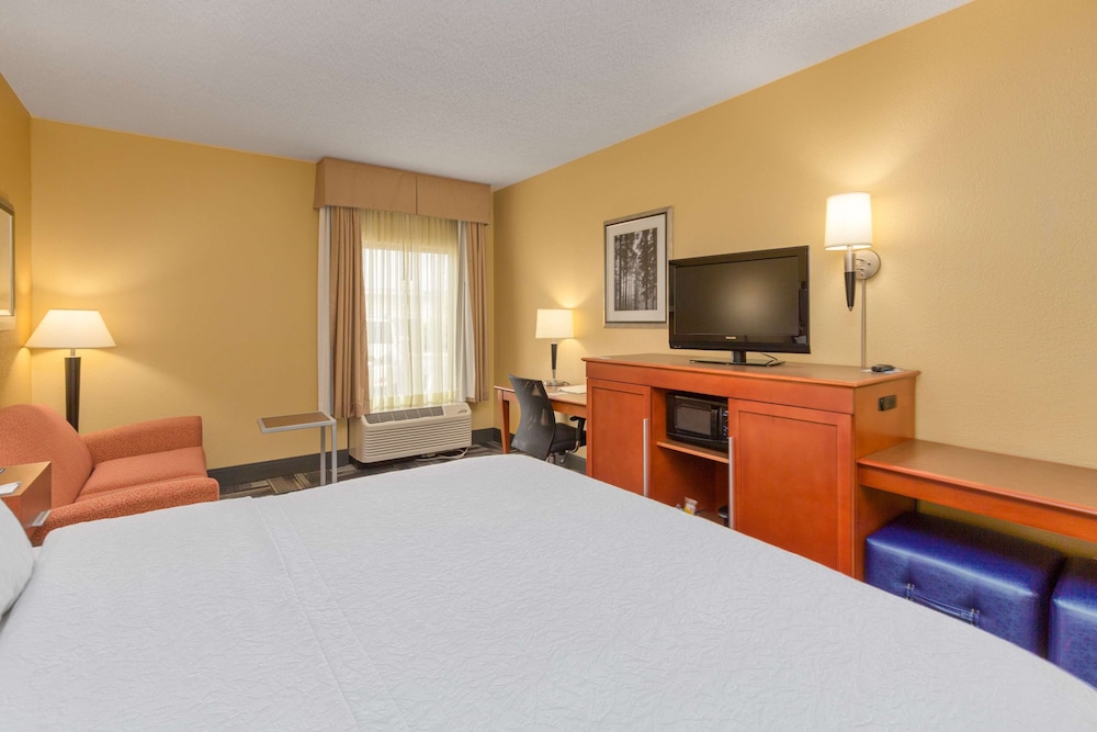 Hampton Inn Owensboro South - photo 12