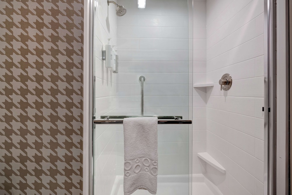 Home2 Suites by Hilton Galveston - photo 37
