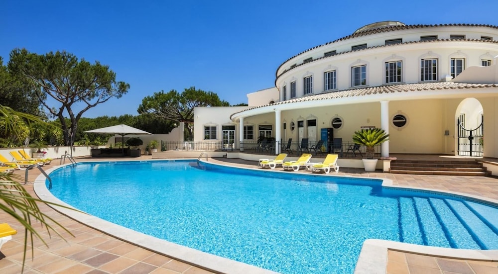 Quinta do Lago 2 bed Apartment Golf Pool & Ac — 4-Star Luxury Hotel in Loule, Portugal