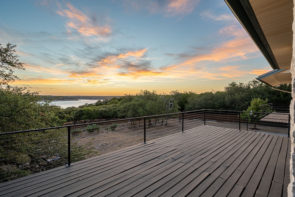 Lavish Lake Getaway in Austin, United States