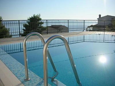 Mimice Bay Apartments — 4-Star Luxury Hotel in Omis, Croatia