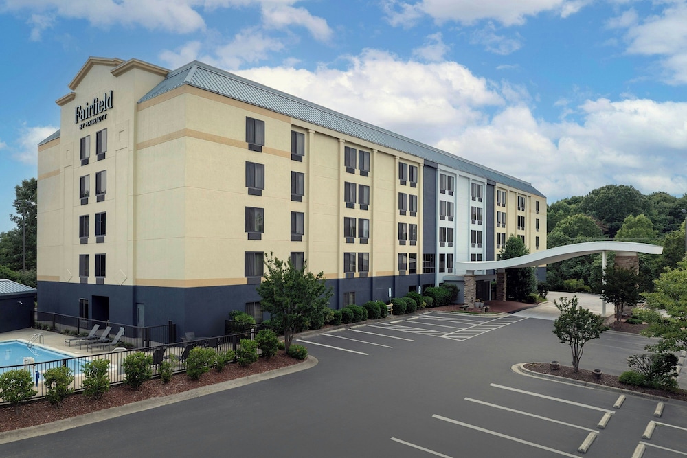 Fairfield Inn & Suites by Marriott Winston Salem Hanes Mall - carbon neutral hotel in Winston-Salem