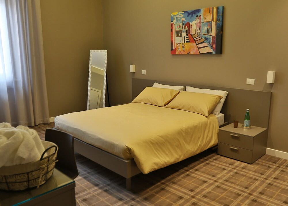 Piazza Italia Rooms for Rent in Foggia, Italy