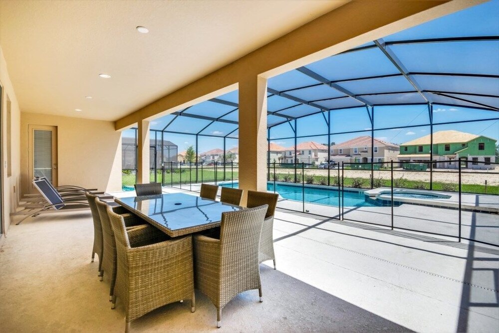 11 Bedroom 9.5 Bathroom 4792sq Foot Villa 6025bod Davenport — 4-Star Luxury Hotel in Davenport, United States