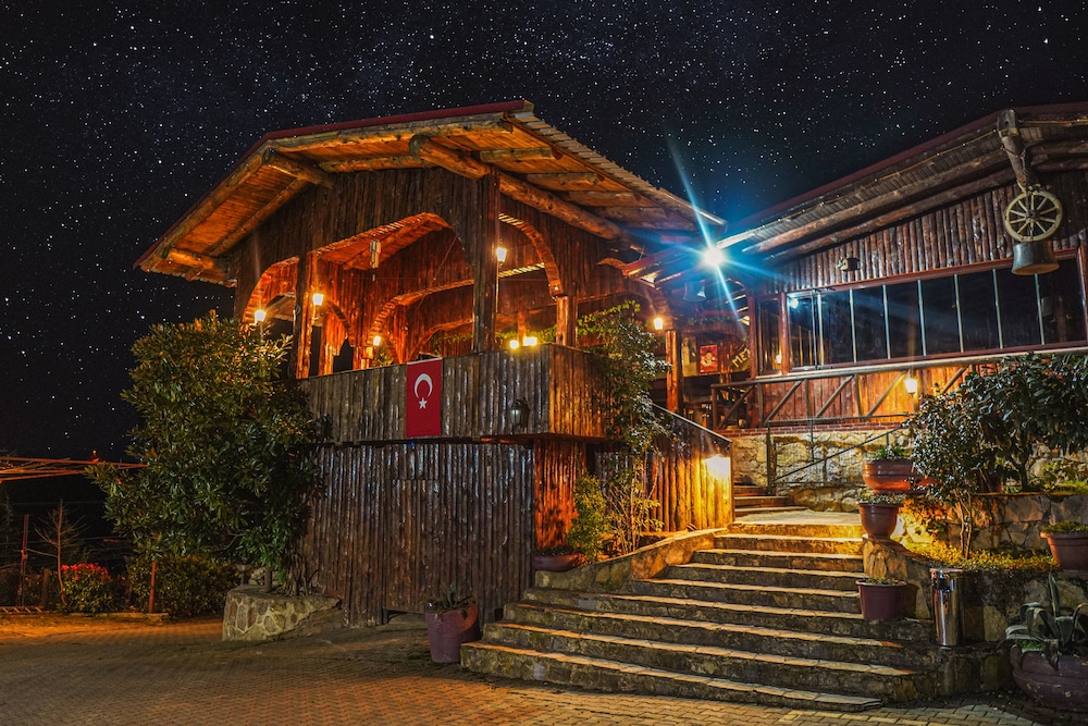 Menzara Hotel & Restaurant - carbon neutral hotel in Sapanca