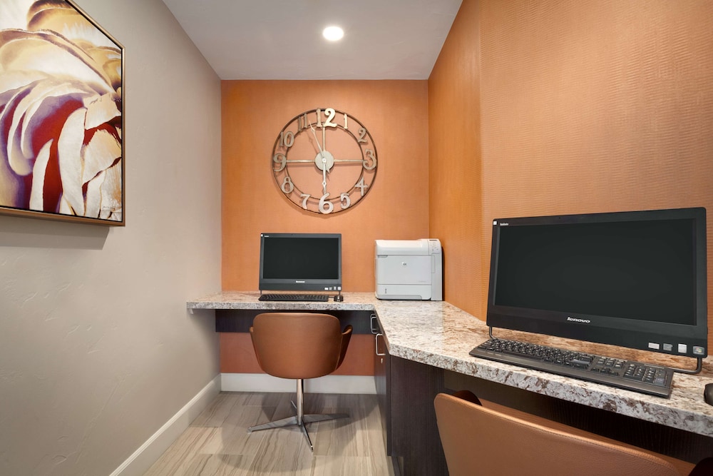 Embassy Suites by Hilton Temecula Valley Wine Country - photo 35