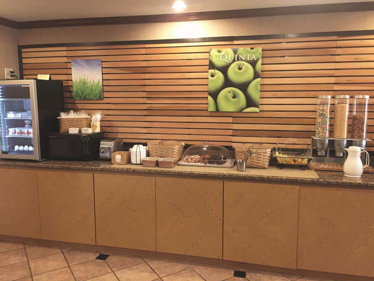 La Quinta Inn Milwaukee West Brookfield - photo 8