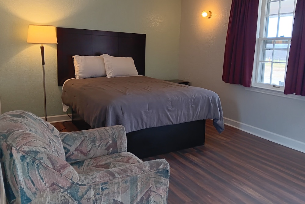 Sheldon's Motel and Restaurant - photo 13