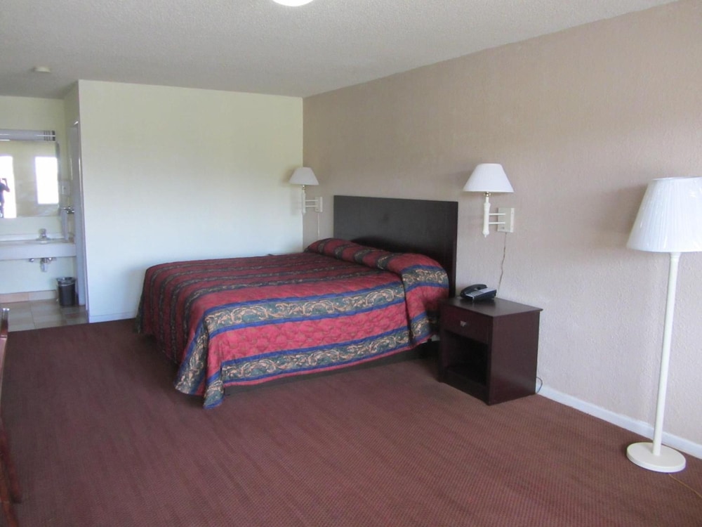 Royal Inn Abilene - photo 42